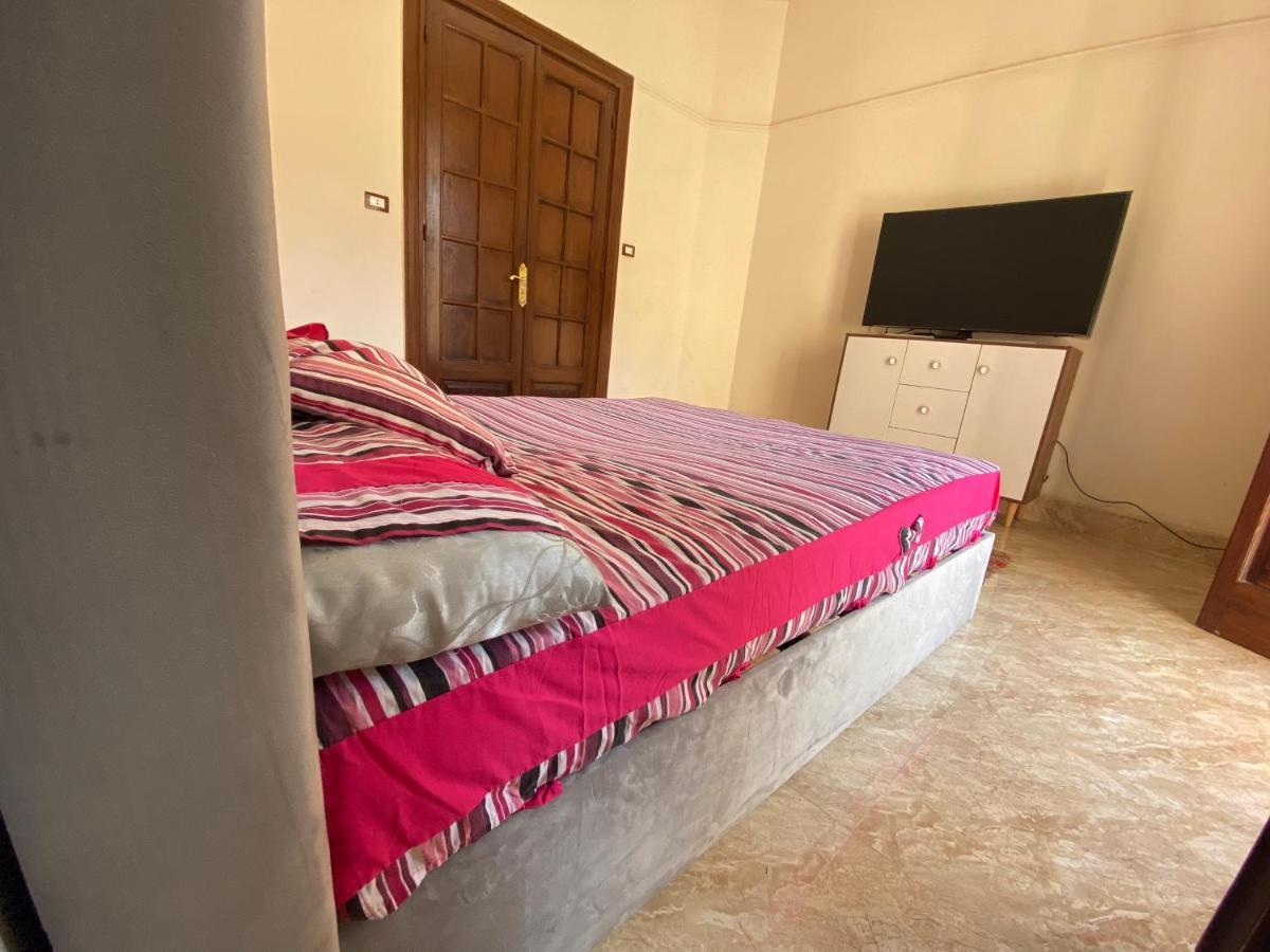 Sunny Balcony Retreat: Modern Near Airport Guest house Cairo